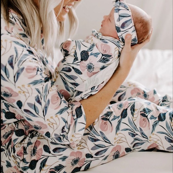 Milkmaid Goods Robe - Picture 6 of 12